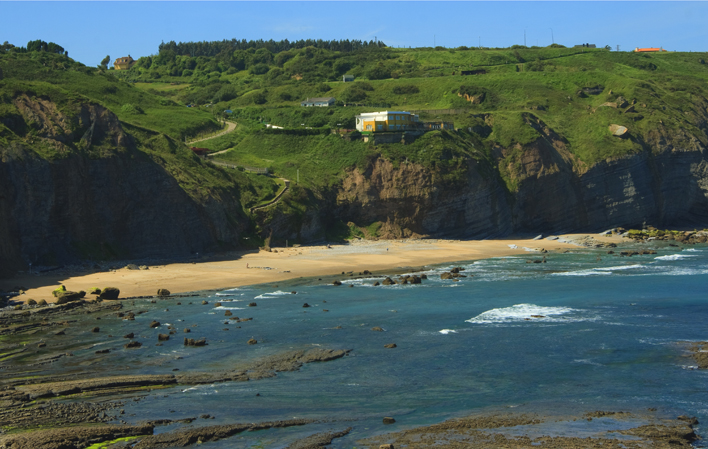 🏖️ Las calas más bonitas cerca de Gijón: pequeños paraísos para disfrutar del verano